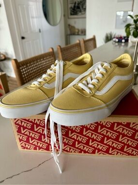Vans Old Skool Sneakers in Yellow (Pineapple Slice) and White
